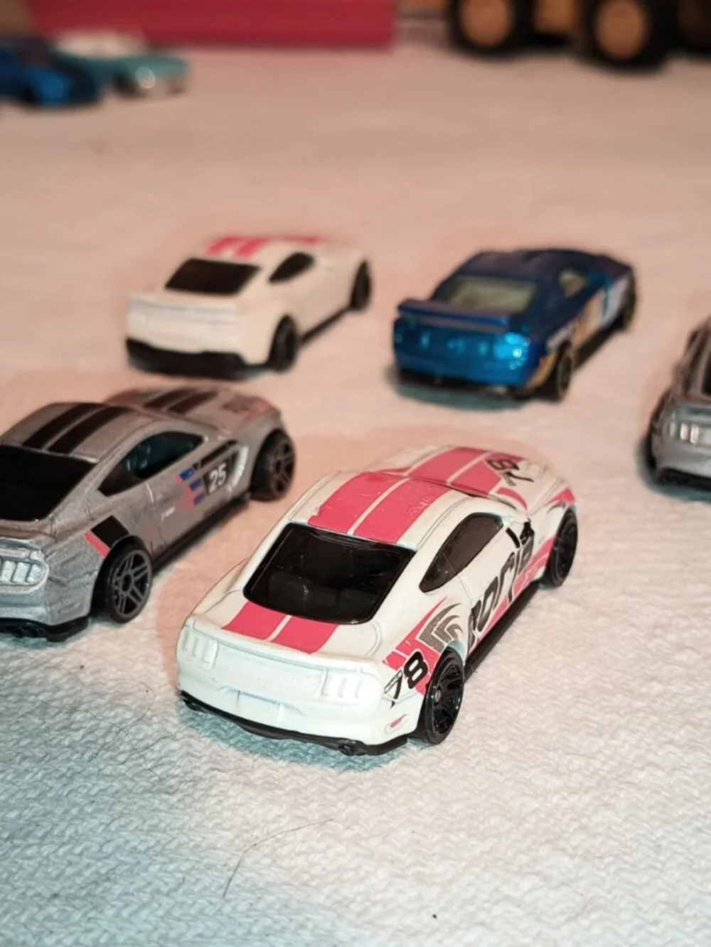 Hot Wheels Ford Mustang 5-Car Diecast Lot – Shelby GT350R & Race Cars